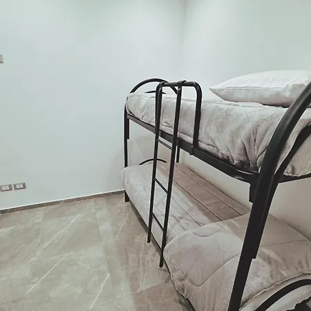 Nyaraló Abbate Miri *